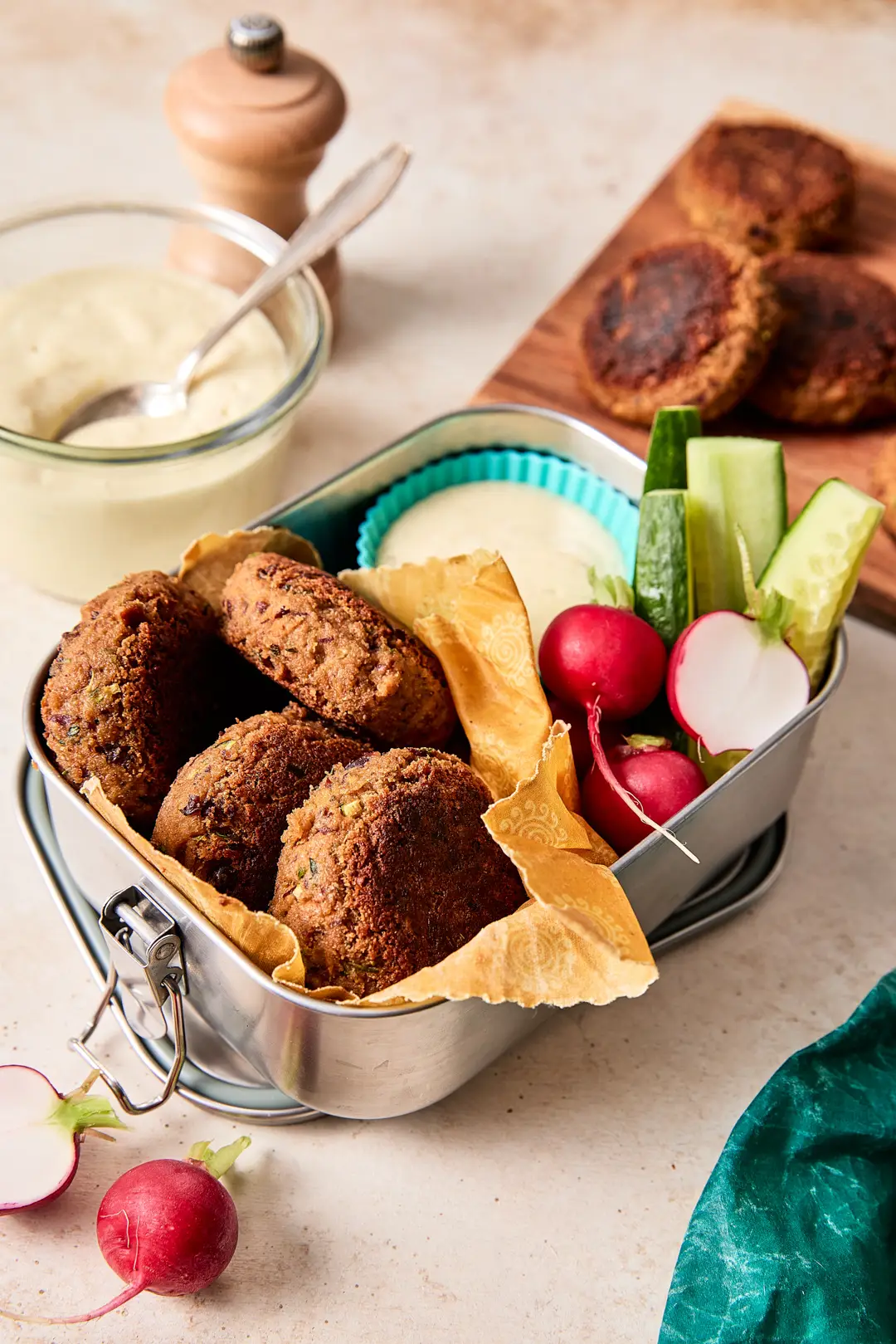 Vegane Buletten in einer Vesperdose Rezeptfotografie Freiburg